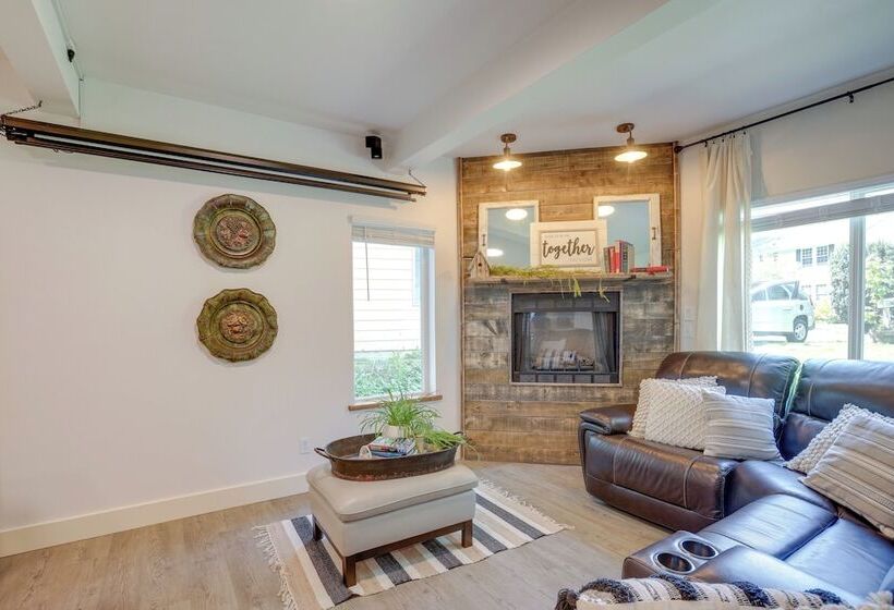 Farmhouse W/ Private Hot Tub < 1 Mile To Birch Bay