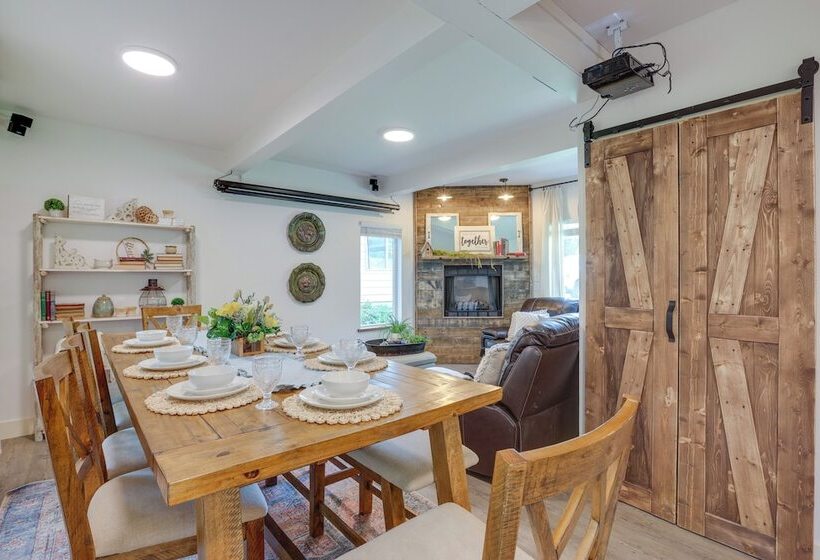 Farmhouse W/ Private Hot Tub < 1 Mile To Birch Bay