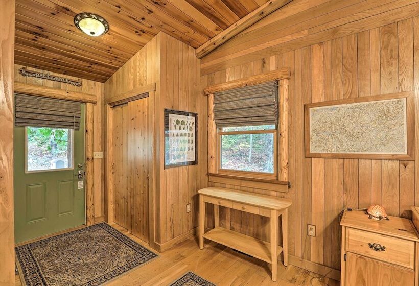 Fletcher Cabin: Wraparound Deck & Pond Access
