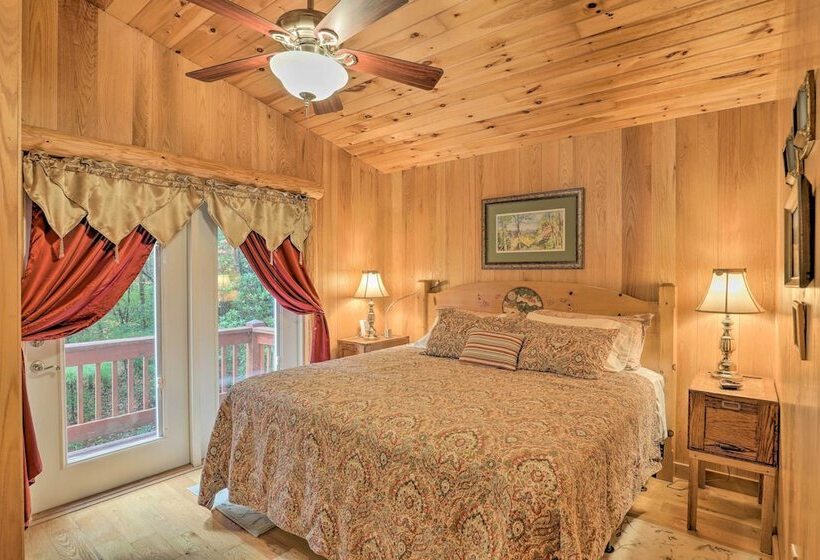 Fletcher Cabin: Wraparound Deck & Pond Access
