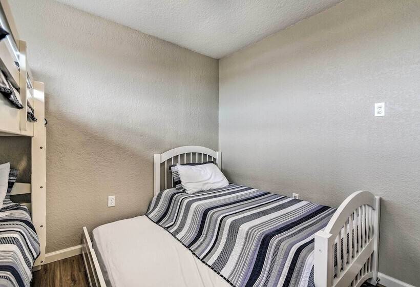 Freeport Home W/ Deck & Grill, Near Boat Ramp