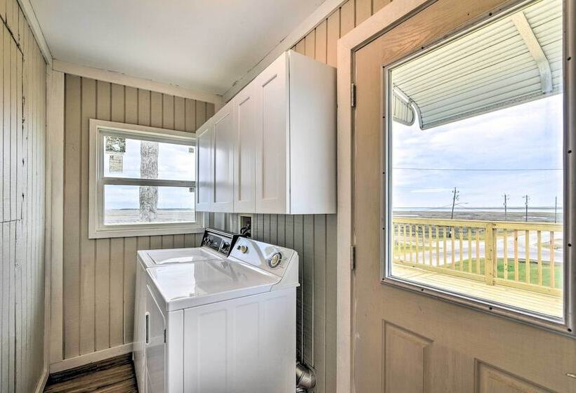 Freeport Home W/ Deck & Grill, Near Boat Ramp