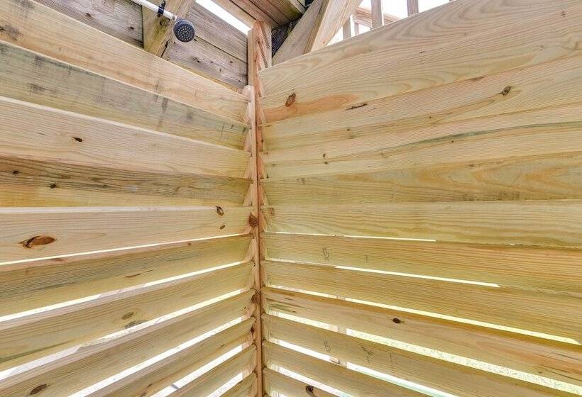 Freeport Home W/ Deck & Grill, Near Boat Ramp