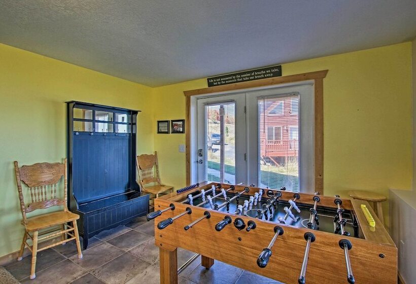 Garden City Lake House: Hot Tub & Views!