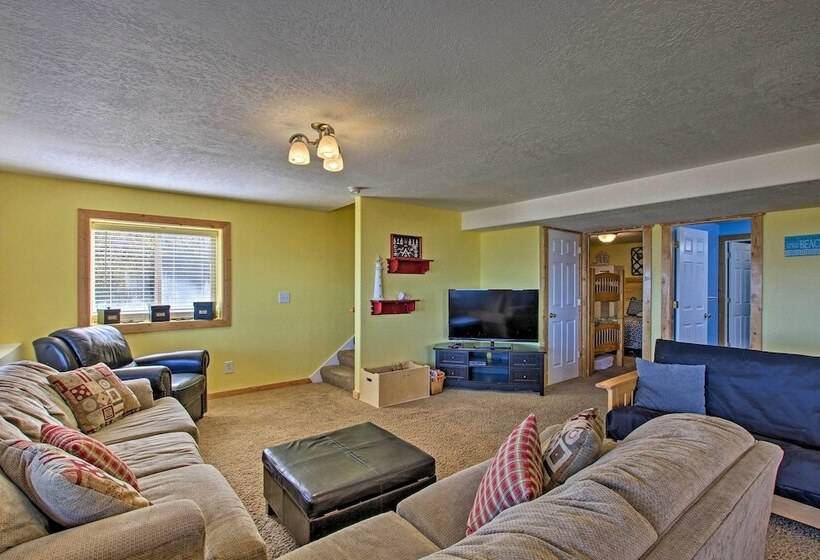 Garden City Lake House: Hot Tub & Views!