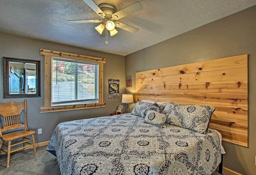 Garden City Lake House: Hot Tub & Views!