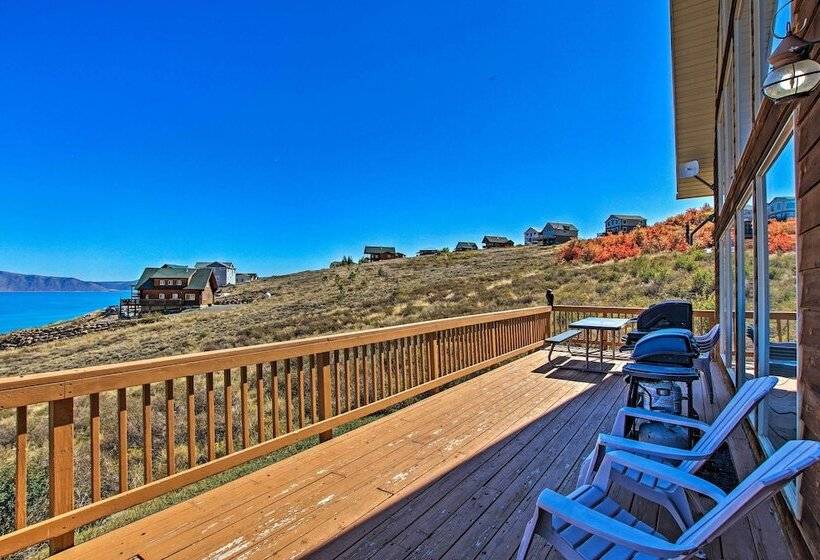 Garden City Lake House: Hot Tub & Views!