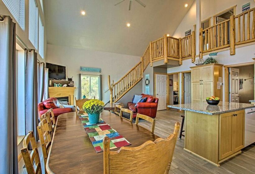 Garden City Lake House: Hot Tub & Views!