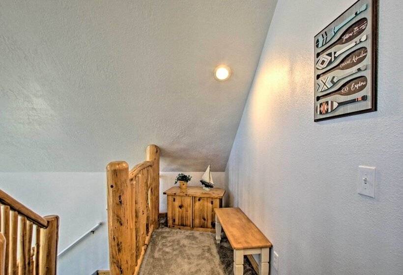 Garden City Lake House: Hot Tub & Views!