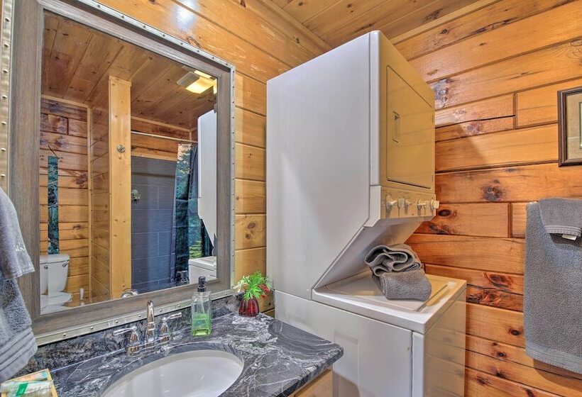 Gatlinburg Cabin W/ Pool Table & Hot Tub!