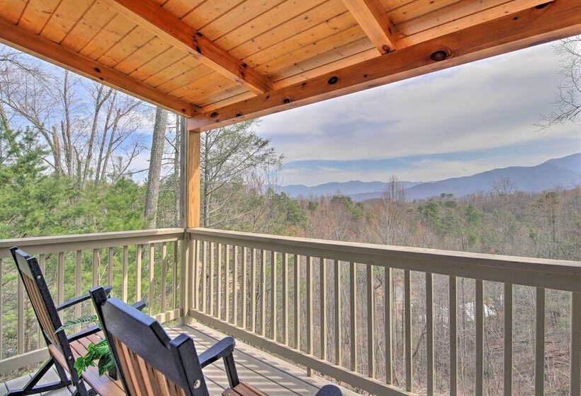 Gatlinburg Cabin W/ Pool Table & Hot Tub!