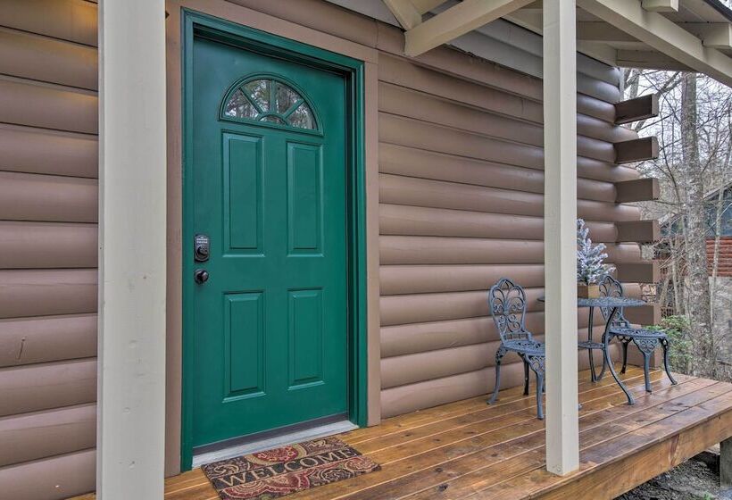 Gatlinburg Cabin W/ Pool Table & Hot Tub!