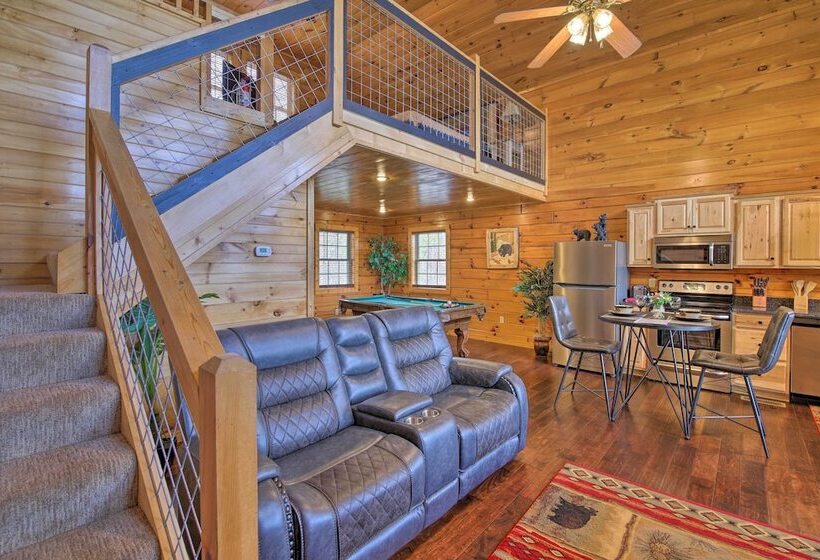 Gatlinburg Cabin W/ Pool Table & Hot Tub!