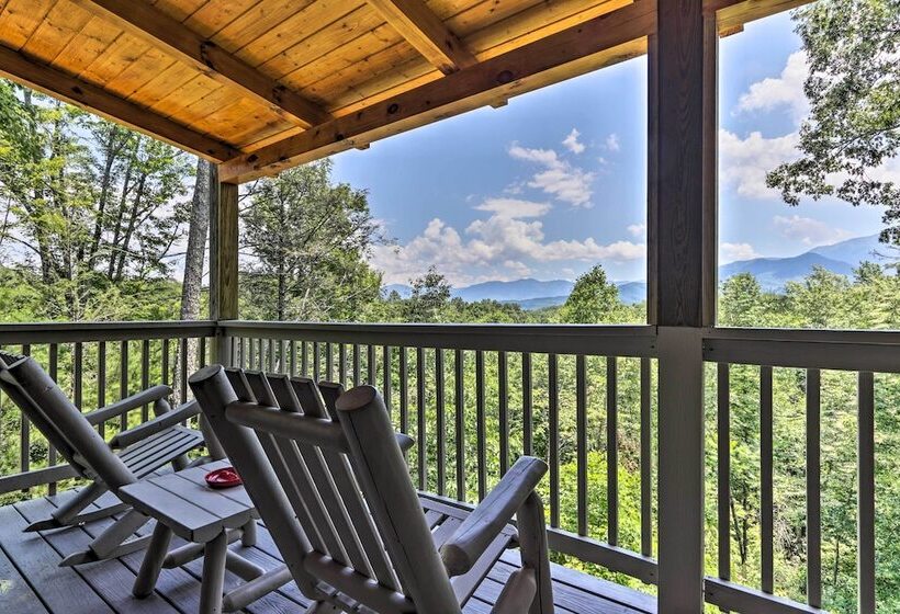 Gatlinburg Cabin W/ Pool Table & Hot Tub!