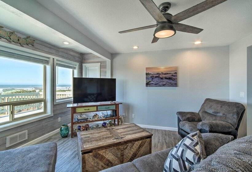 Gold Beach Home W/ Hot Tub, 1/4 Mi To Beach!