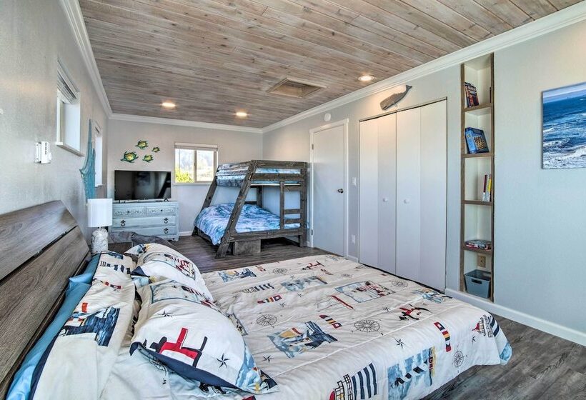 Gold Beach Home W/ Hot Tub, 1/4 Mi To Beach!