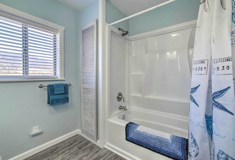 Gold Beach Home W/ Hot Tub, 1/4 Mi To Beach!