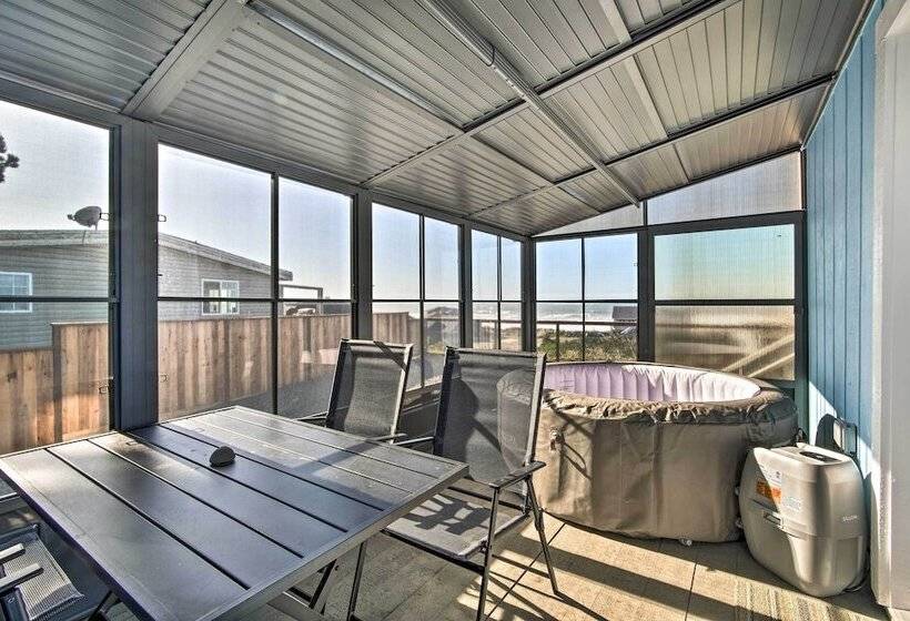 Gold Beach Home W/ Hot Tub, 1/4 Mi To Beach!