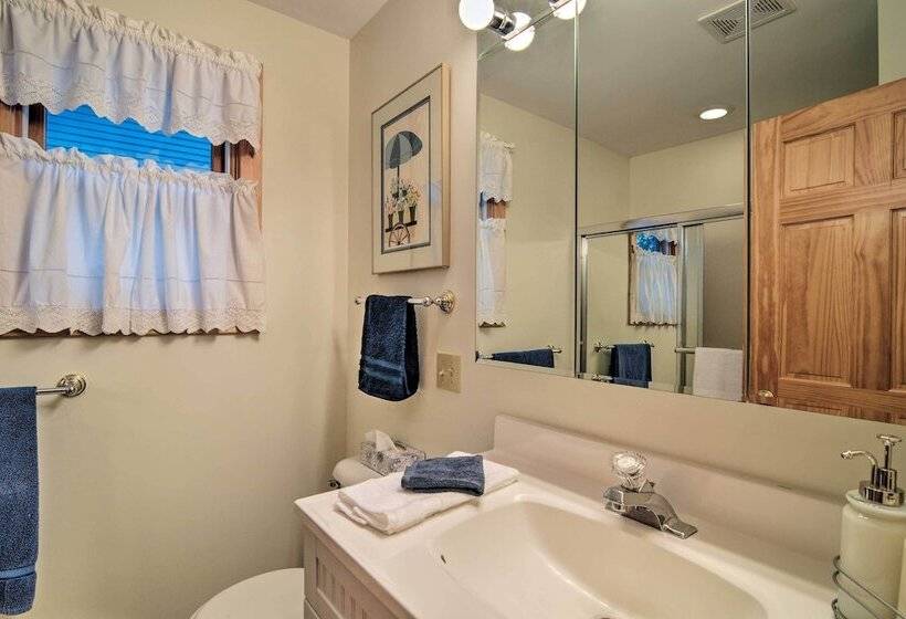 Gorgeous 3 Season Lakefront Escape W/ Private Dock