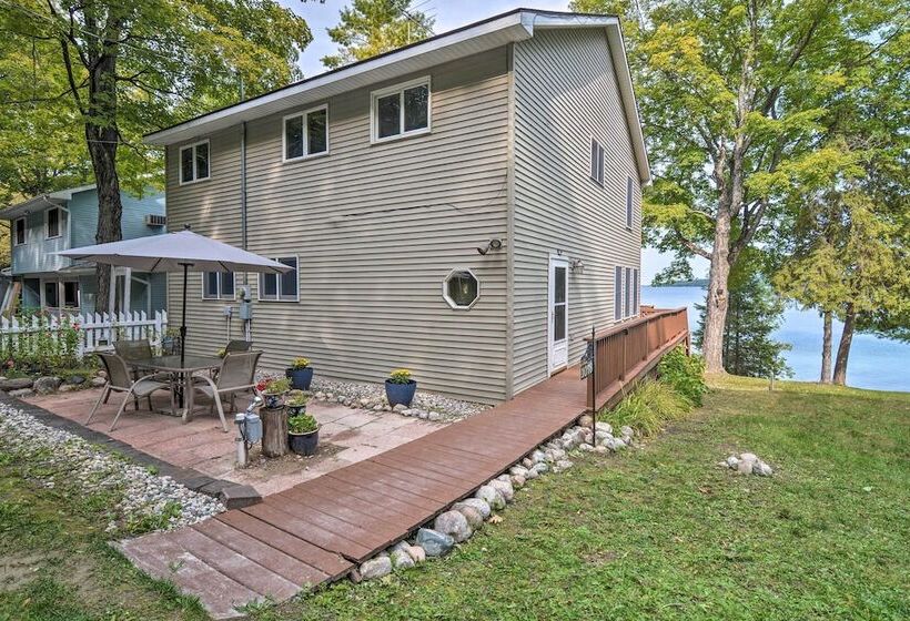 Gorgeous 3 Season Lakefront Escape W/ Private Dock