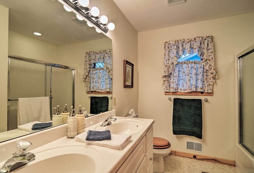 Gorgeous 3 Season Lakefront Escape W/ Private Dock