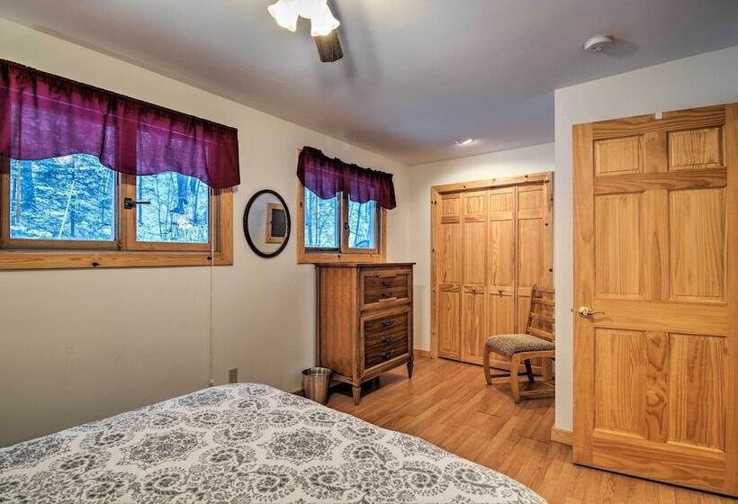 Gorgeous 3 Season Lakefront Escape W/ Private Dock