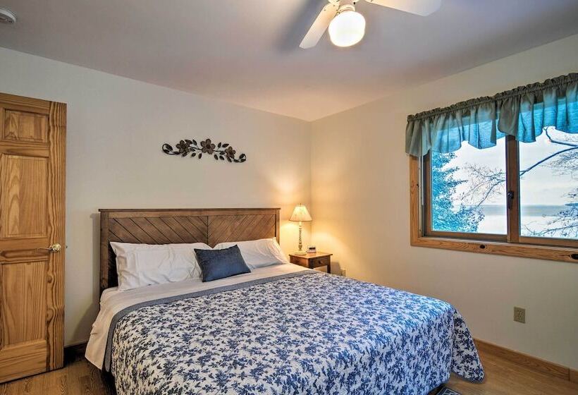 Gorgeous 3 Season Lakefront Escape W/ Private Dock