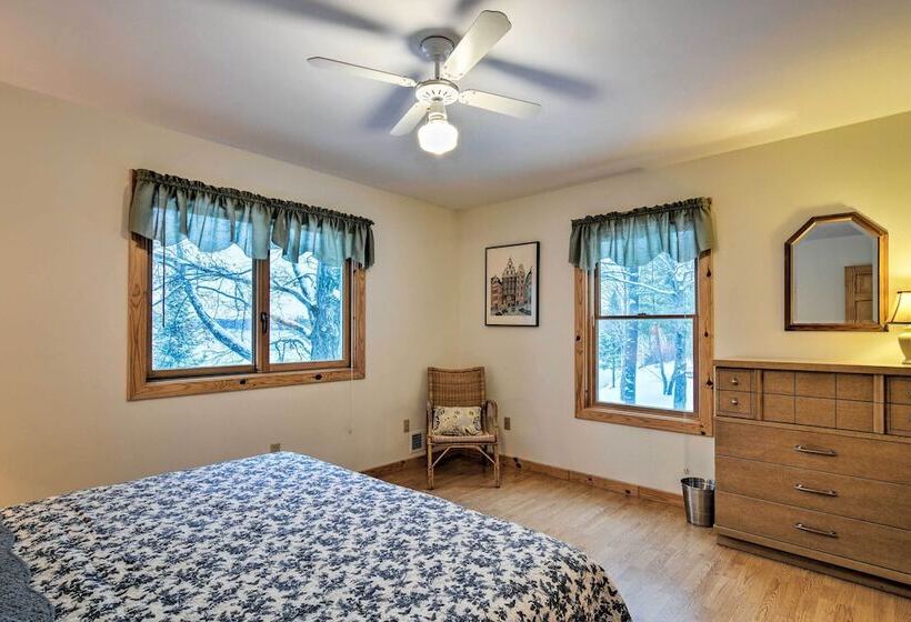 Gorgeous 3 Season Lakefront Escape W/ Private Dock