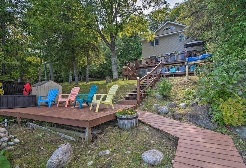 Gorgeous 3 Season Lakefront Escape W/ Private Dock