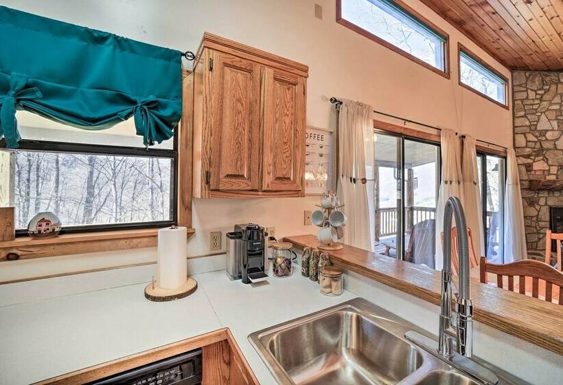 Gorgeous, Sundappled Maggie Valley Cabin