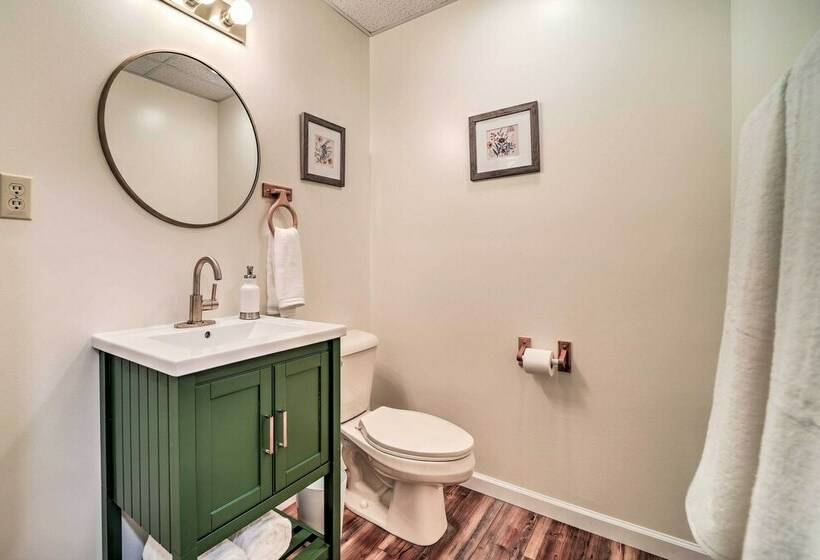 Gorgeous, Sundappled Maggie Valley Cabin