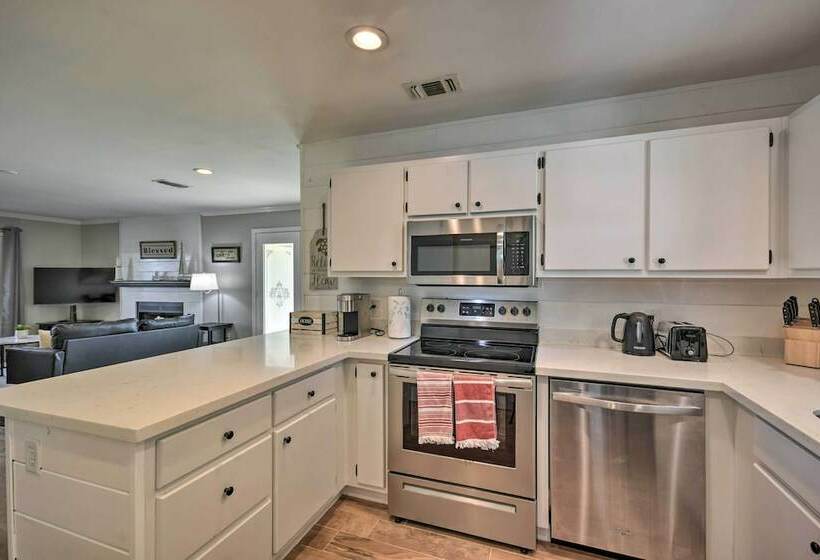 Gulf Breeze Retreat < 4 Mi To Beach Access!