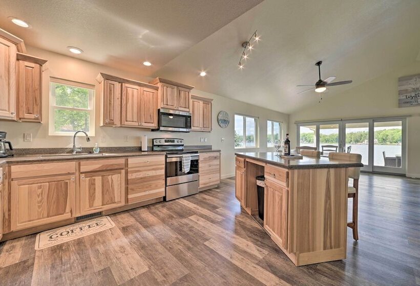 Hale/long Lake Retreat W/ Kayaks & Boat Dock