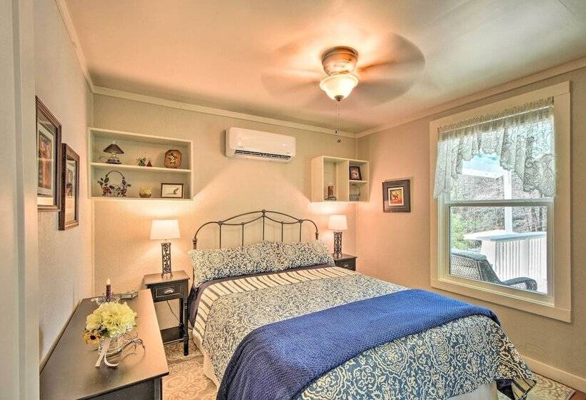 Private Pool, Hot Tub & Yard: Serene Murphy Home