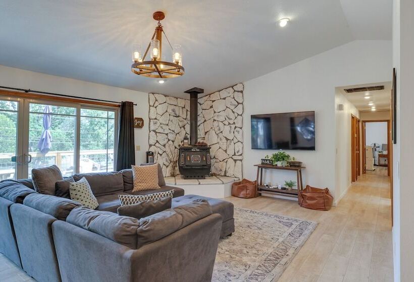 Hikers Escape Home Near Beach, Golf & Yosemite