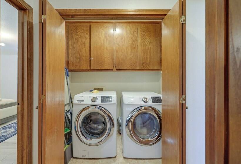 Hikers Escape Home Near Beach, Golf & Yosemite