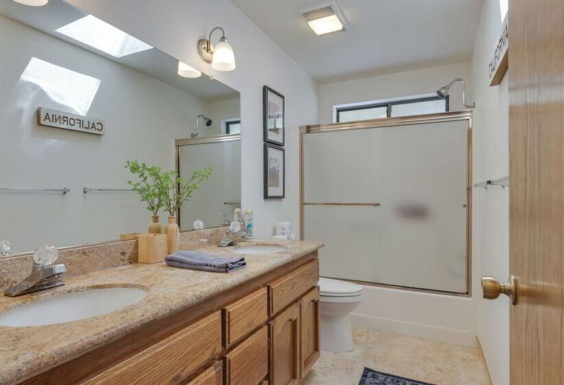 Hikers Escape Home Near Beach, Golf & Yosemite