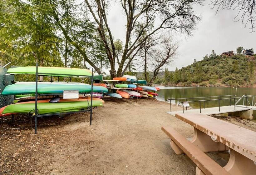 Hikers Escape Home Near Beach, Golf & Yosemite