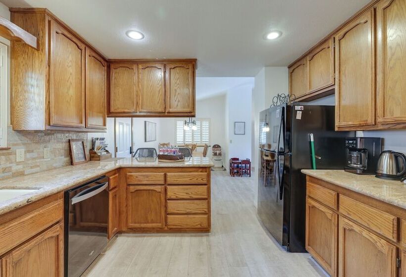 Hikers Escape Home Near Beach, Golf & Yosemite