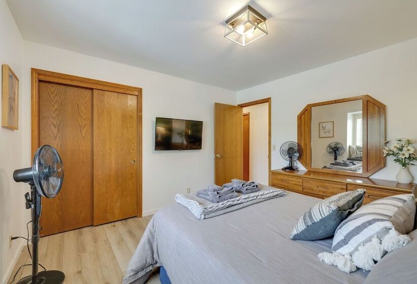 Hikers Escape Home Near Beach, Golf & Yosemite