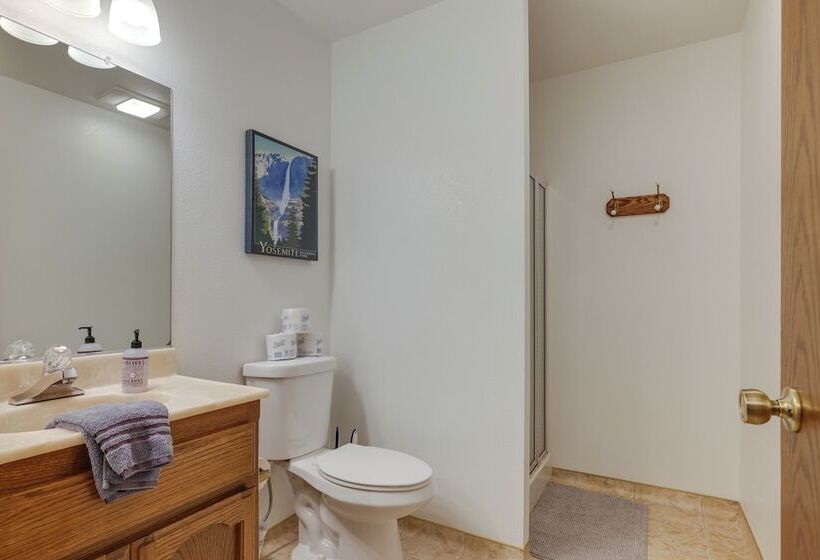 Hikers Escape Home Near Beach, Golf & Yosemite