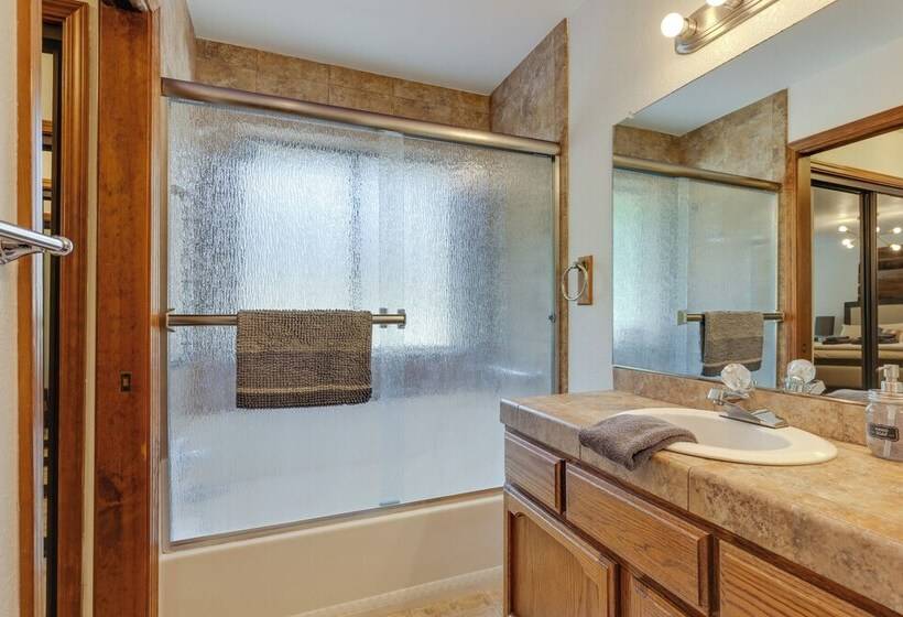 Hikers Escape Home Near Beach, Golf & Yosemite