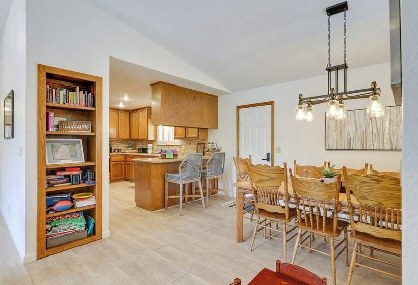 Hikers Escape Home Near Beach, Golf & Yosemite