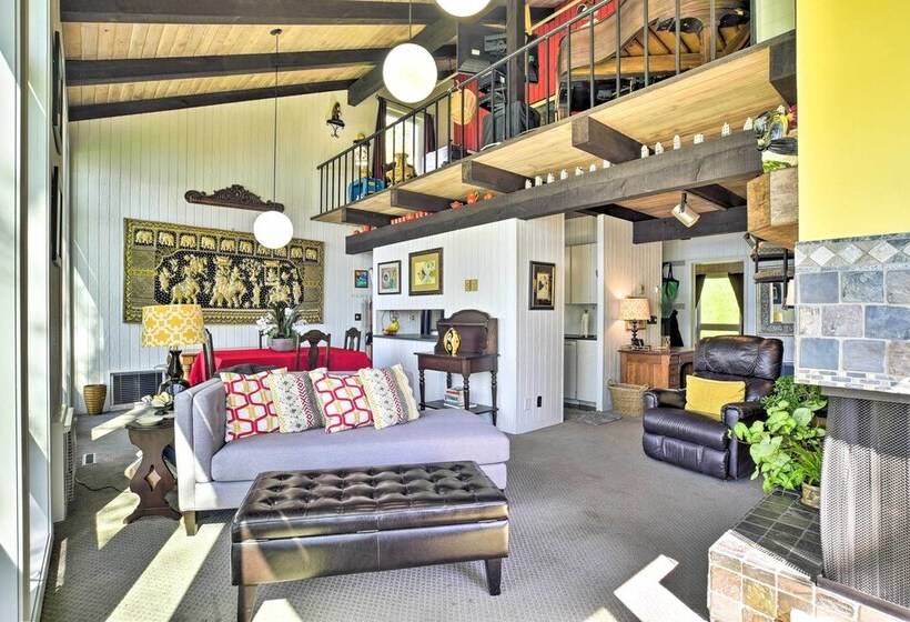 Hilltop Green Lake Home: Dock, Kayaks, Views!