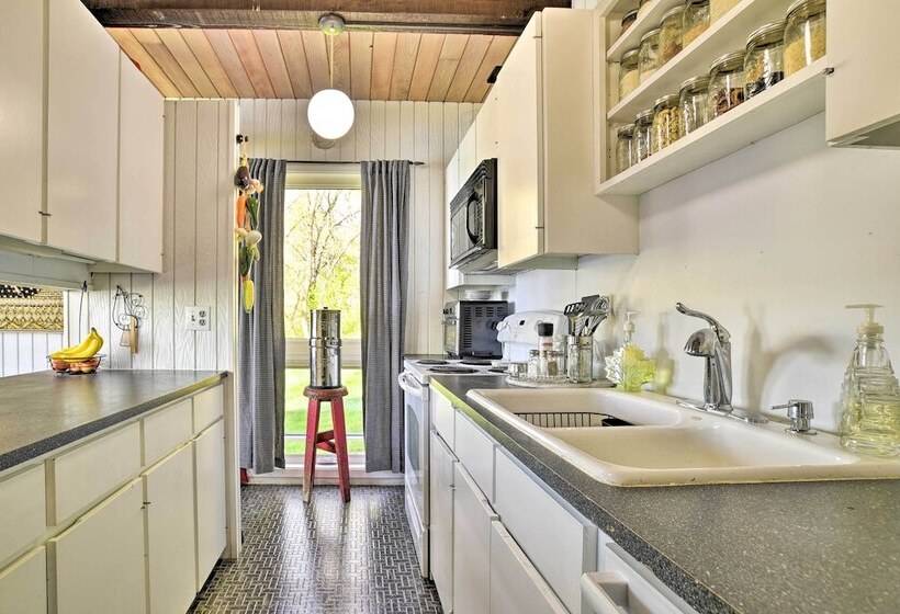 Hilltop Green Lake Home: Dock, Kayaks, Views!