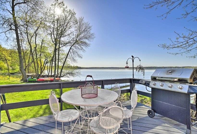 Hilltop Green Lake Home: Dock, Kayaks, Views!