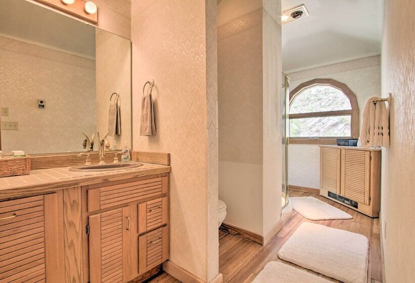 Historic Helena Retreat   Near Dtwn & Mt Helena!