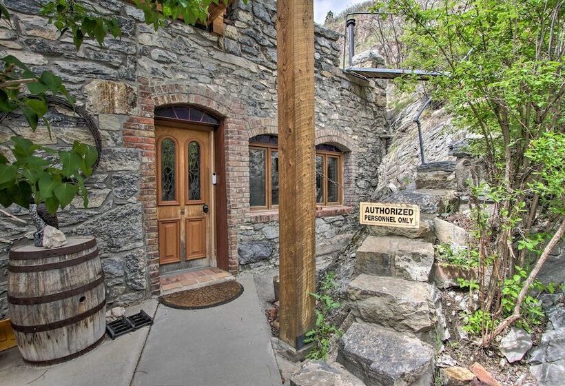 Historic Helena Retreat   Near Dtwn & Mt Helena!