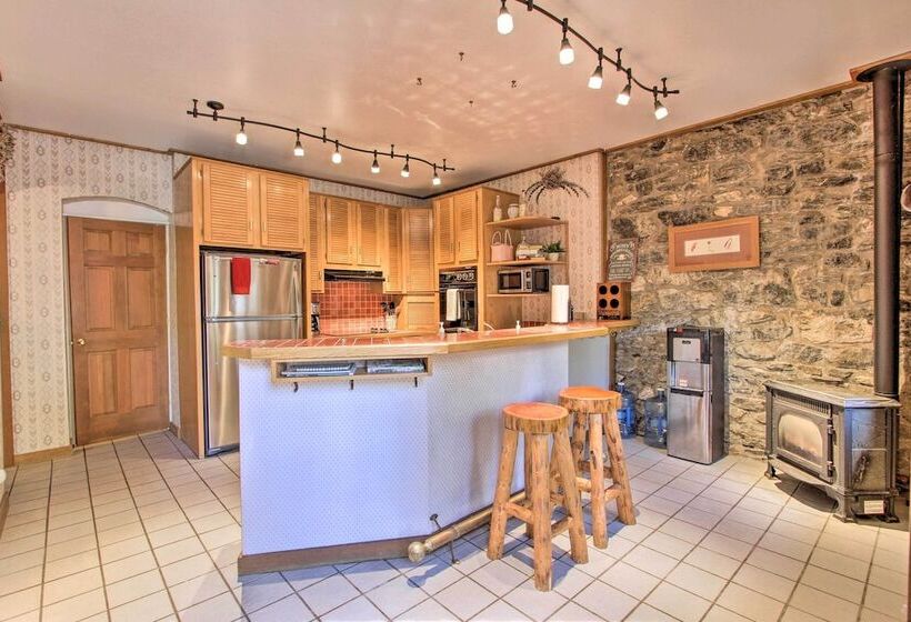 Historic Helena Retreat   Near Dtwn & Mt Helena!