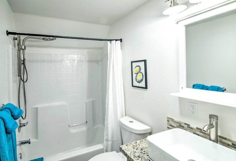 Home With Hot Tub ~ 1/2 Mile To Boat Launch!